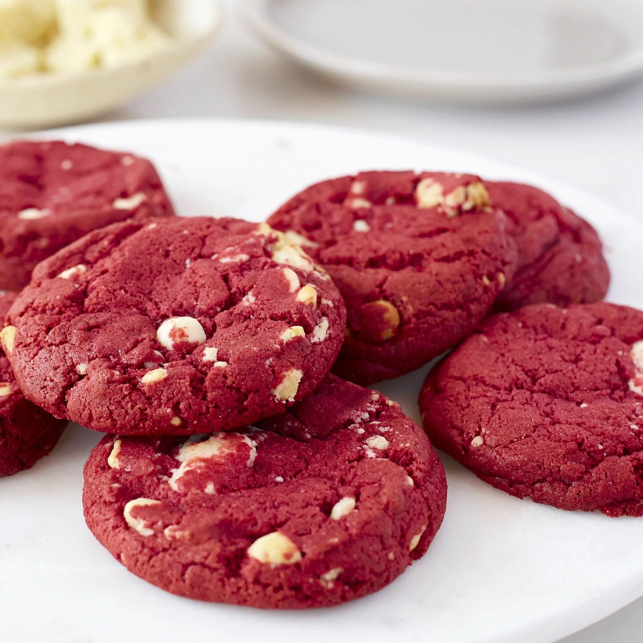 Red cookies. Red Velvet cookie. Печенье кукис ред вельвет. Красный вельвет куки. Куки РАН Red Velvet cookie.