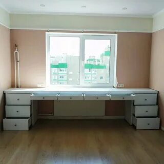 Столешница у окна в детской