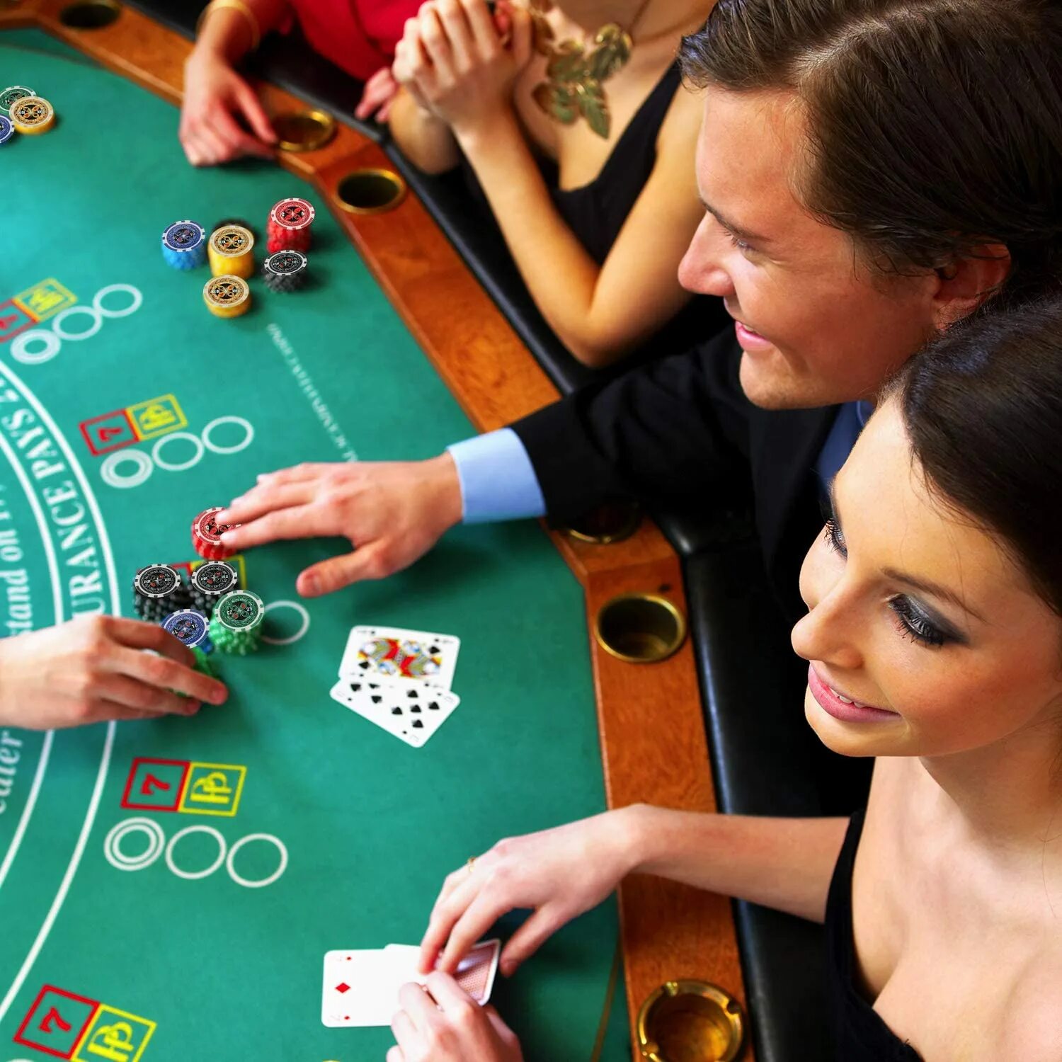 Азартные игры пари. Азартные игры. Люди в казино. Люди играющие в казино. Казино Покер.