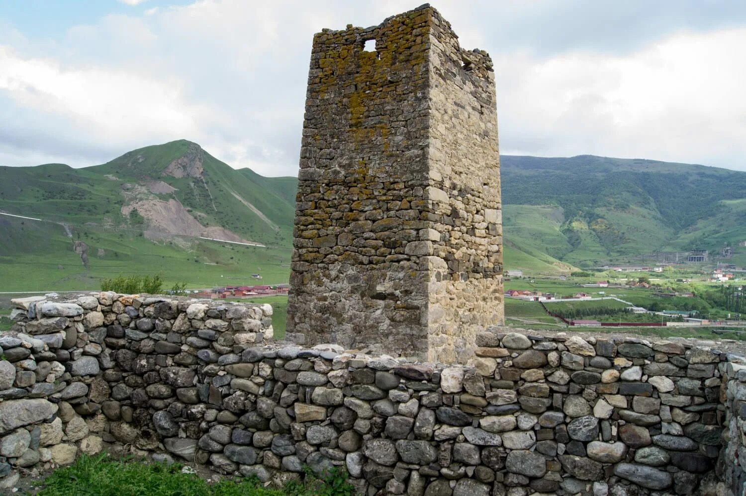 Башни северной осетии. Башня Цаликовых Северная Осетия. Даллагкау Северная Осетия. Башни Осетии Фиагдон. Даллагкау Северная Осетия село.