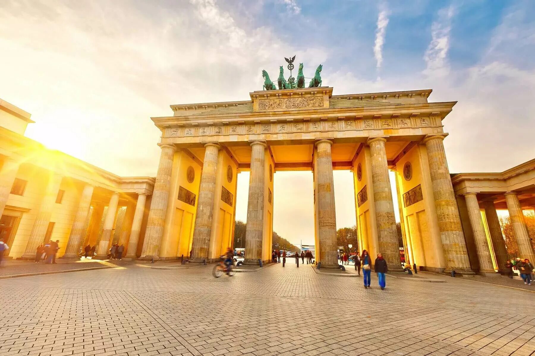 Какие достопримечательности есть в германии. Бранденбургские ворота. Бранденбургские ворота в Берлине. Германия Берлин достопримечательности. Берлин фото.
