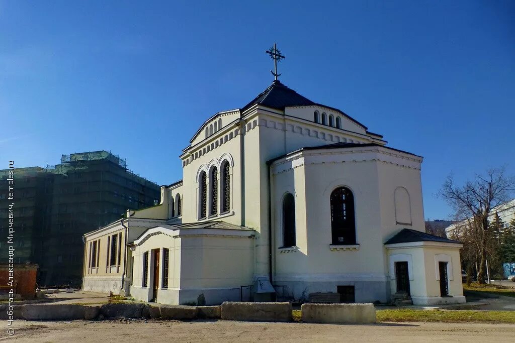 Поликарпова 16 храм. Солдатенковская больница в москве. Храм при боткинской больнице в москве. Храм на территории боткинской больницы. Храм косьмы и дамиана в боткинской больнице.