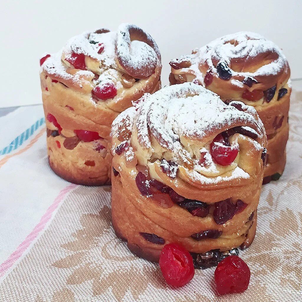 Кранч кулич пасхальный. Пасха с начинкой. Пасхальный кулич с начинкой кранч. Кранч кулич пасхальный. Кулич с ореховой начинкой кранч.