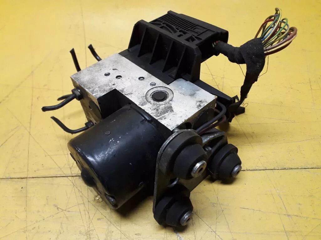 Блок abs мерседес w163. Блок abs мерседес w163. Блок abs w164. Блок абс мл 163 трубка првое задние. Блок абс ml163.