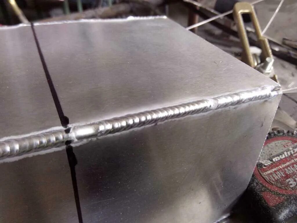 Сварка нержавейки с черноым металлом электрод. Tig сварка черного металла. Электроды для сварки нержавейки с черным металлом. Сварка толстой нержавейки аргоном. Сварка нержавейки лист 1мм электродом.