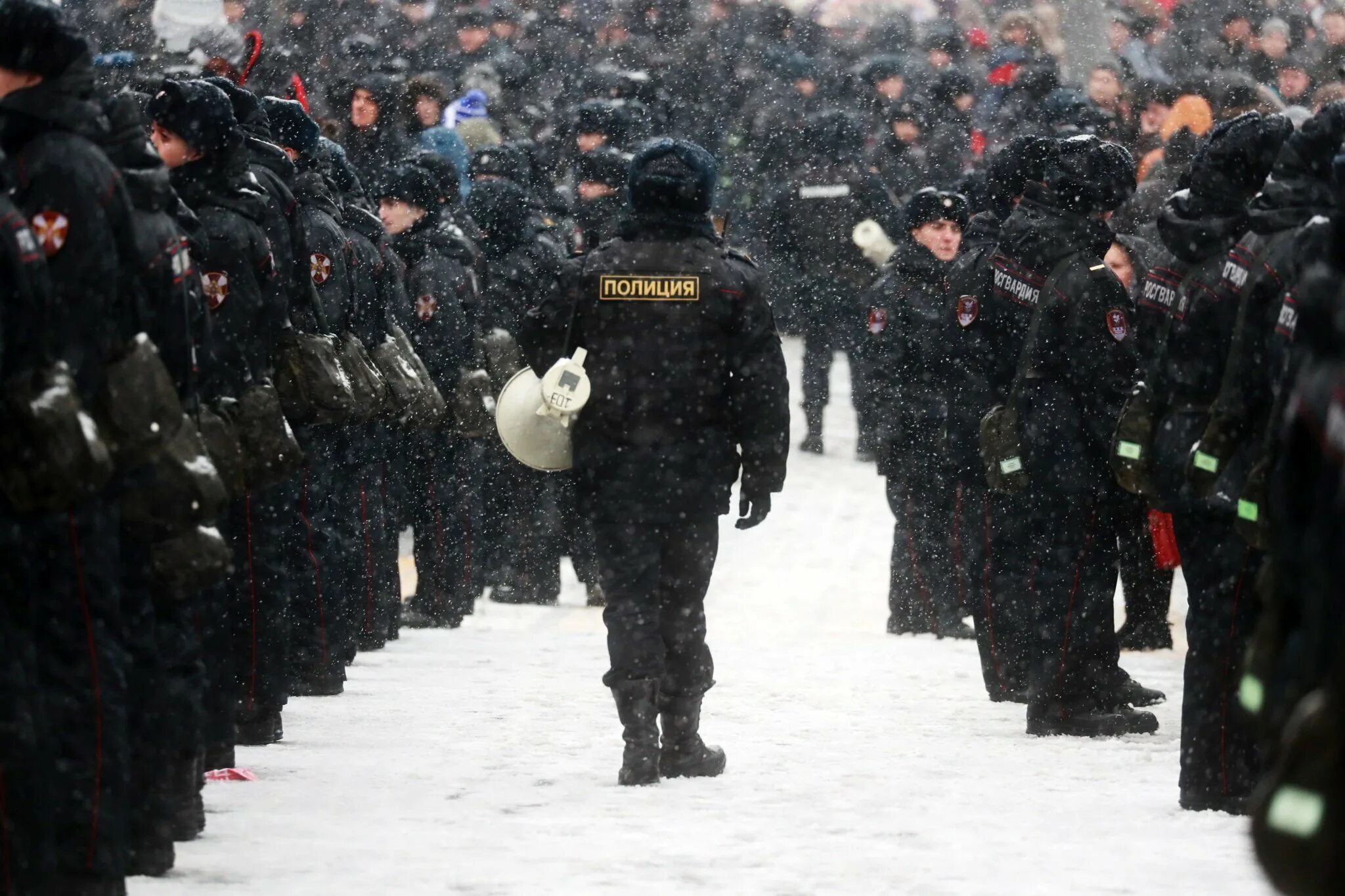 Чрезвычайное военное. Чрезвычайное положение. Режим чрезвычайного положения. Чрезвычайное положение в России. Военное положение.