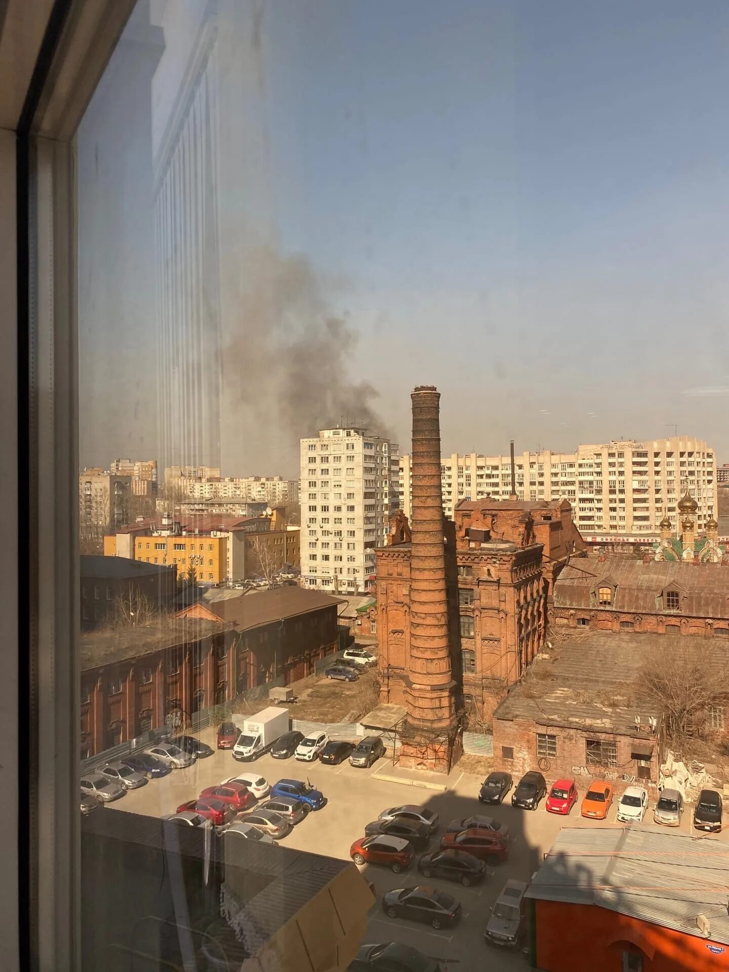 Сгорел северный. Пожар на северных в Омске. Пожар в Северном Красноярск сейчас. Пожар на 10 лет октября Омск. Пожар в Северном Курган дом.