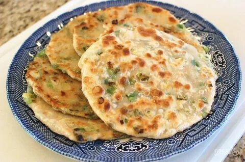 Лепешка с яйцами и зеленым луком