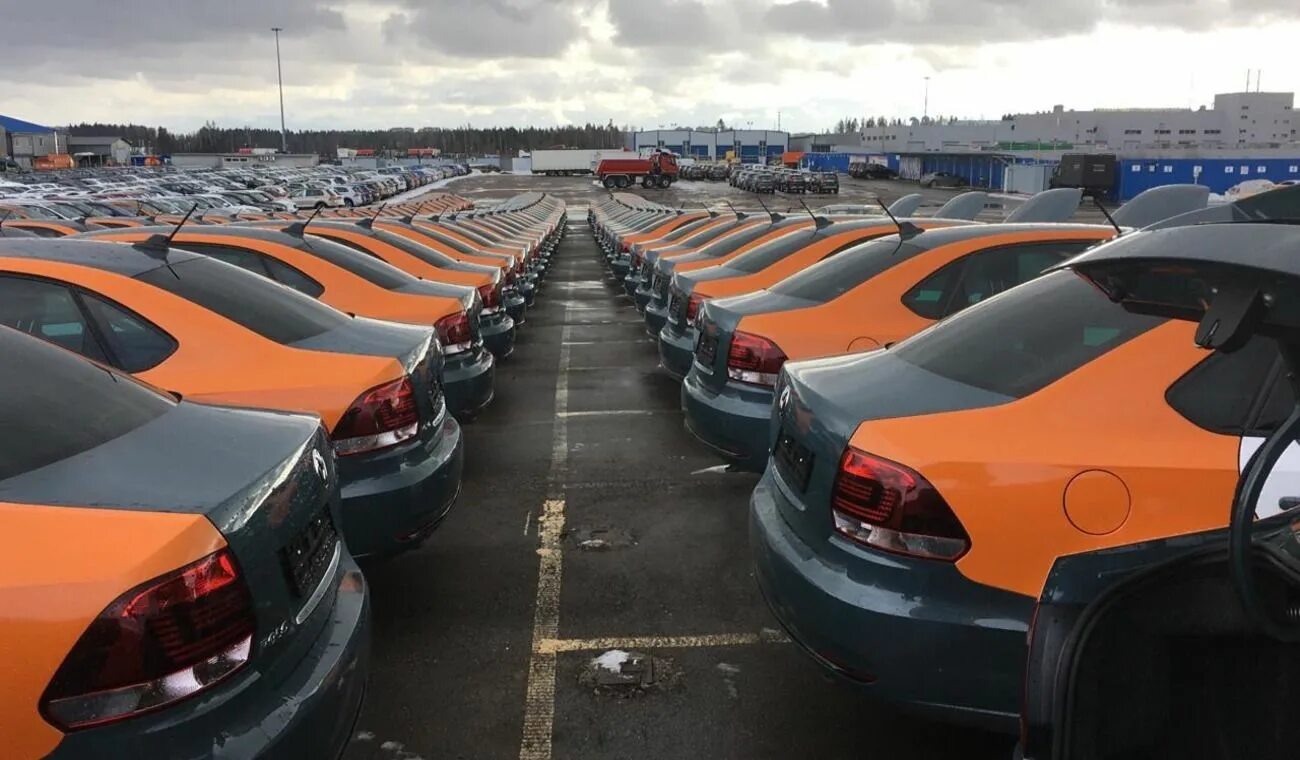 Автопарк дорогих машин. Машины для парка. Many cars park there. Легковой парк автомобилей. Разные машины.