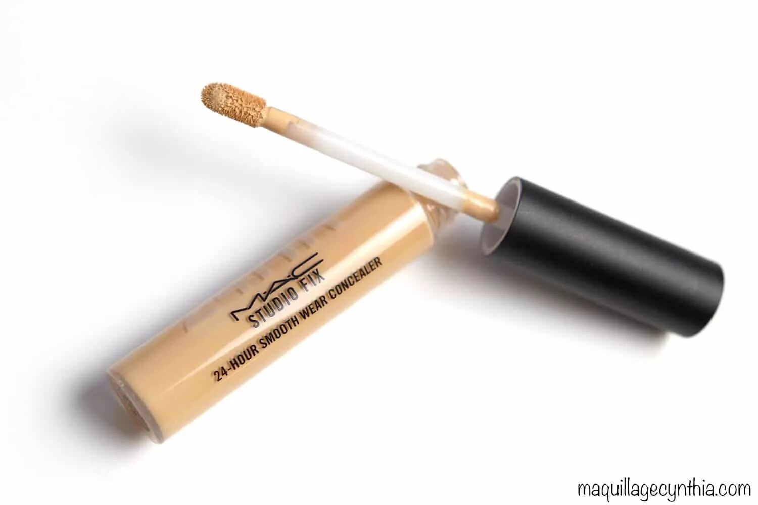 Fix 24. Mac Studio Fix консилер. Mac concealer Studio Fix 24-hour smooth Wear. Консилер Мак студио фикс. Консилер-корректор Mac Studio Fix 24 тон 10 с.