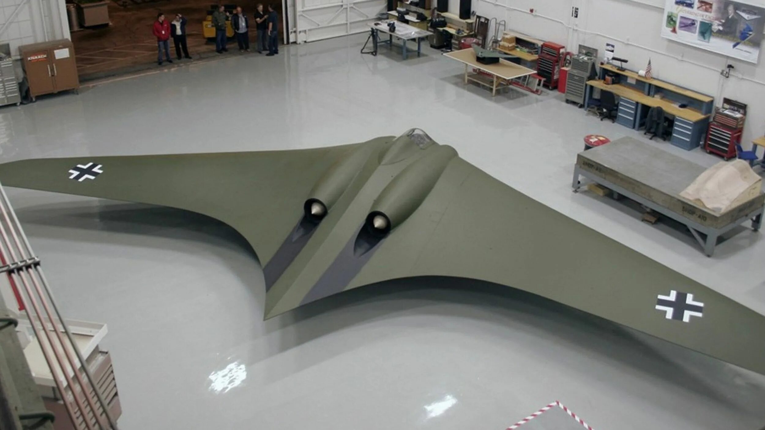 Настоящее летающее крыло. Летающее крыло horten ho 229. horten ho 229 стелс-бомбардировщик. «хортен» ho.229. ho 229 v3.