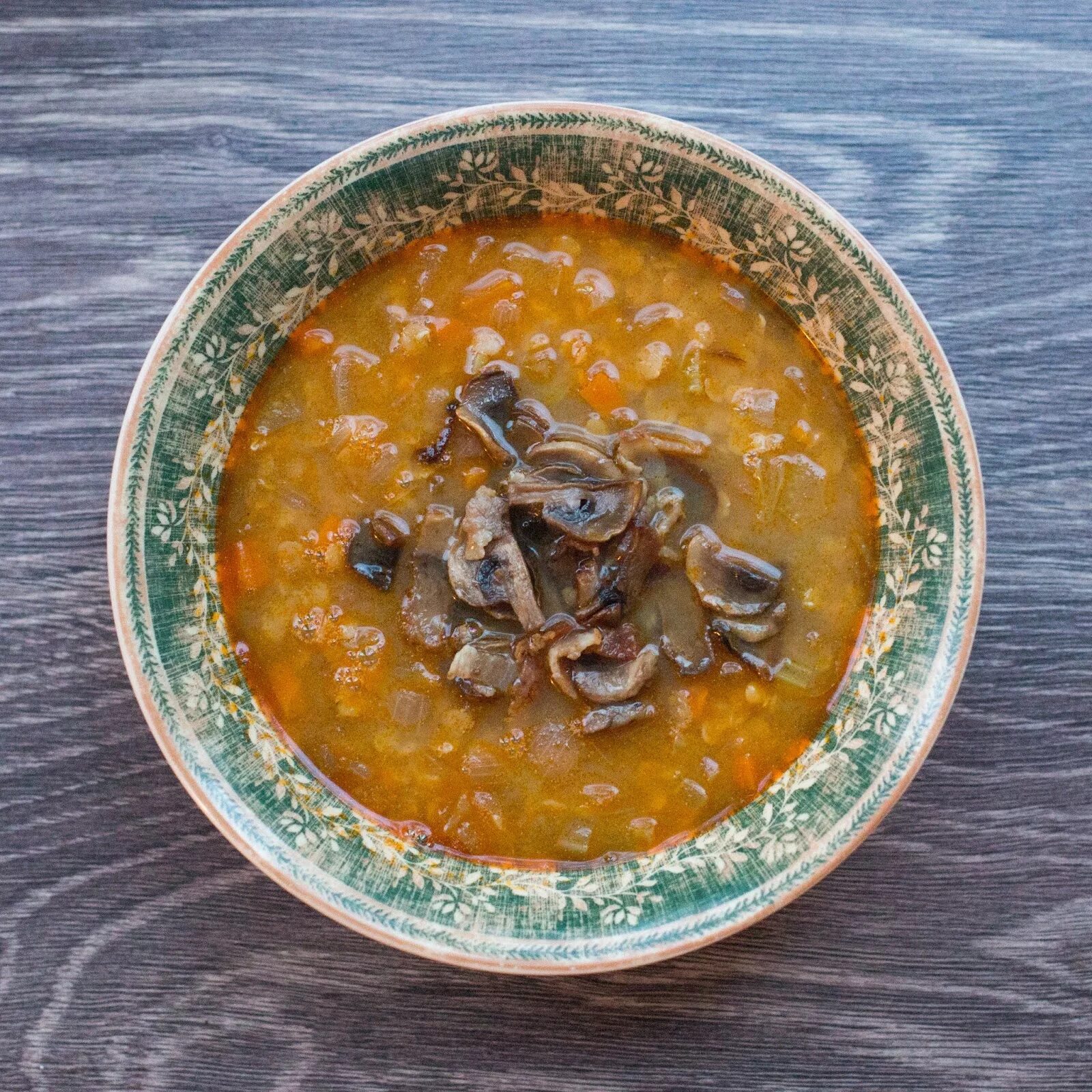 Вкусный суп с вешенками рецепт. Чечевичный суп с грибами. Техасская похлебка. Чечевично грибной суп. Чечевичный суп с шампиньонами.