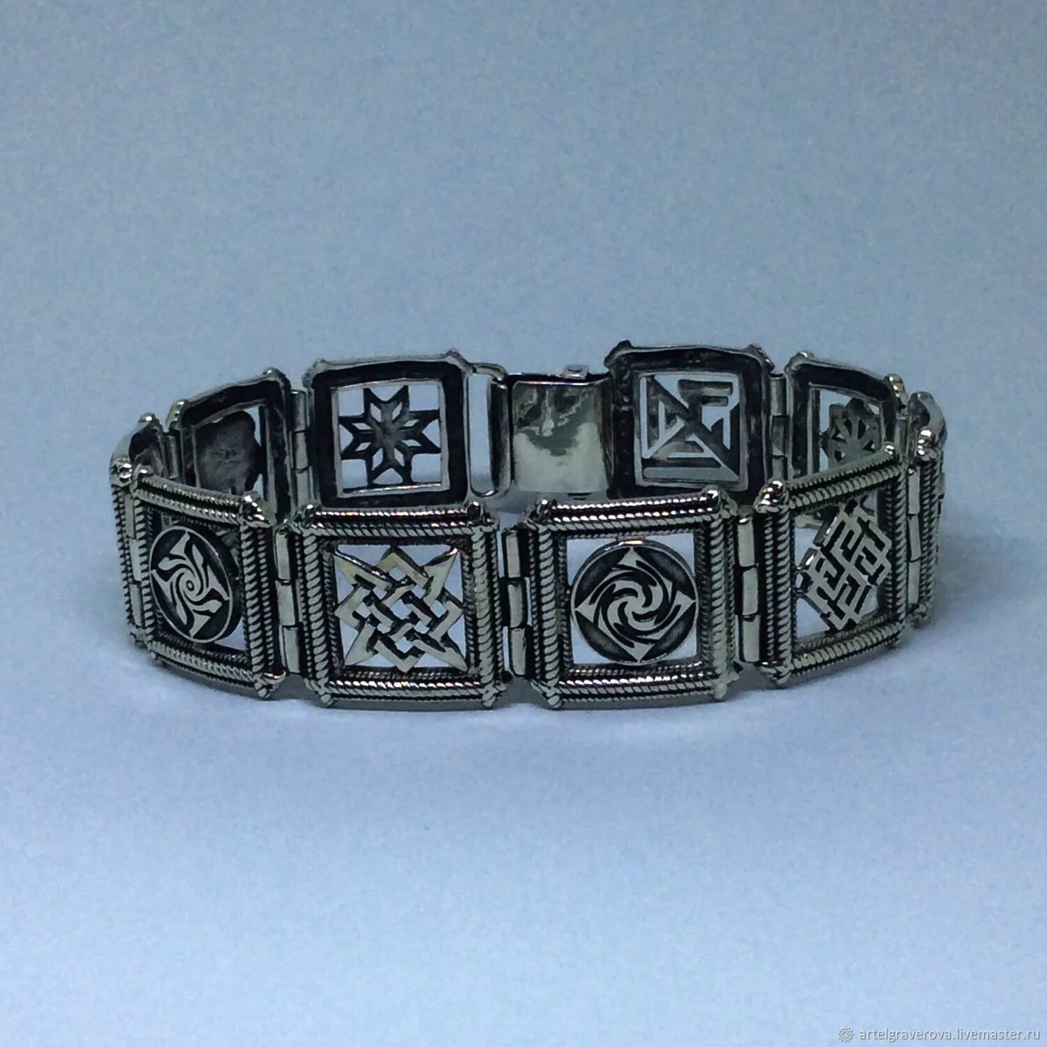 Молвинец на цепочке. Браслет велеса серебро. Браслет старославянский. Браслет старославянский. Браслет славянский-сканной.