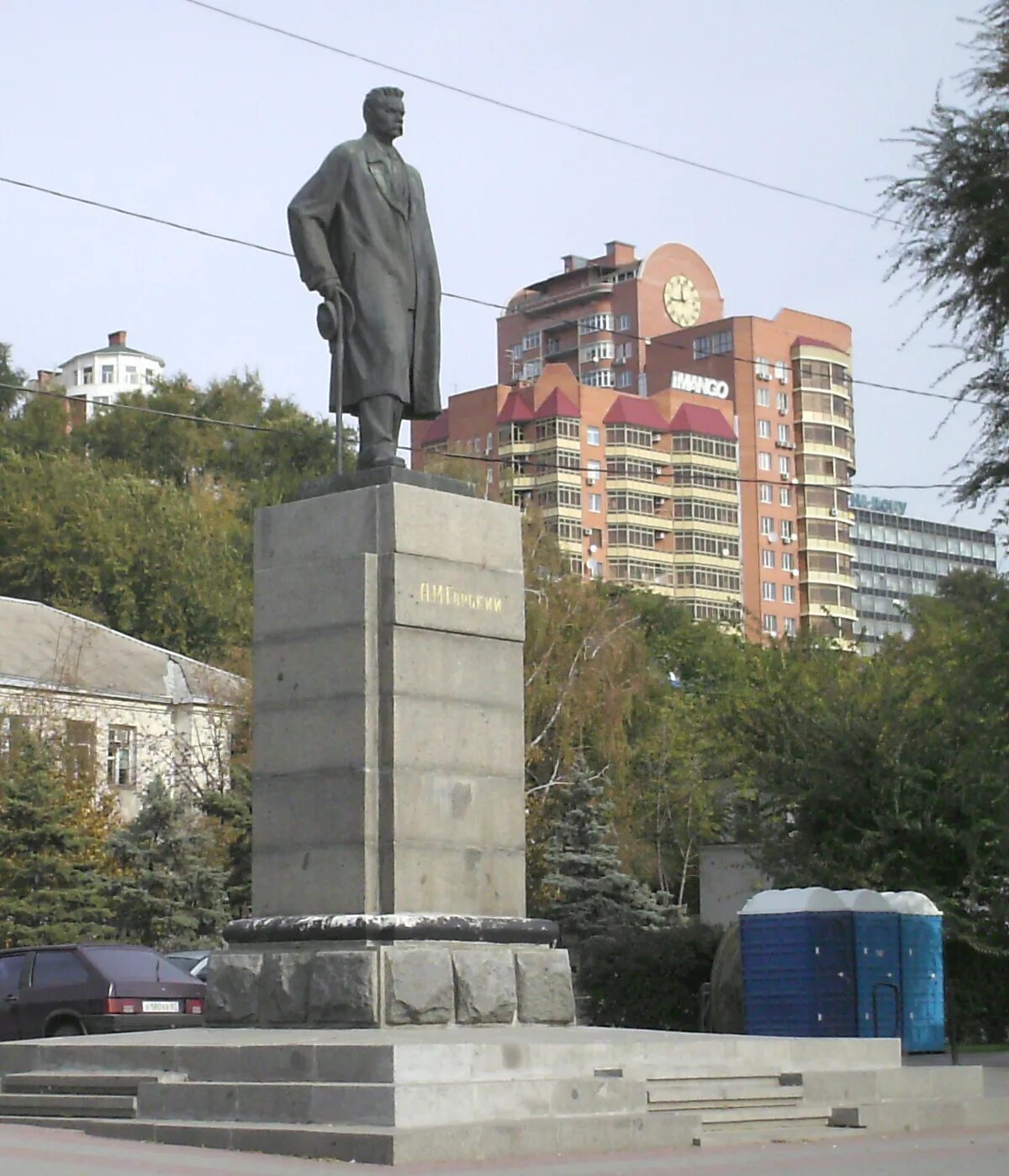 Памятник Максиму Горькому в Ростове-на-Дону. Памятник Горькому в Ростове на Дону. Памятник Максиму Горькому в Ростове. Памятник Горькому в Ростове на Дону на набережной.