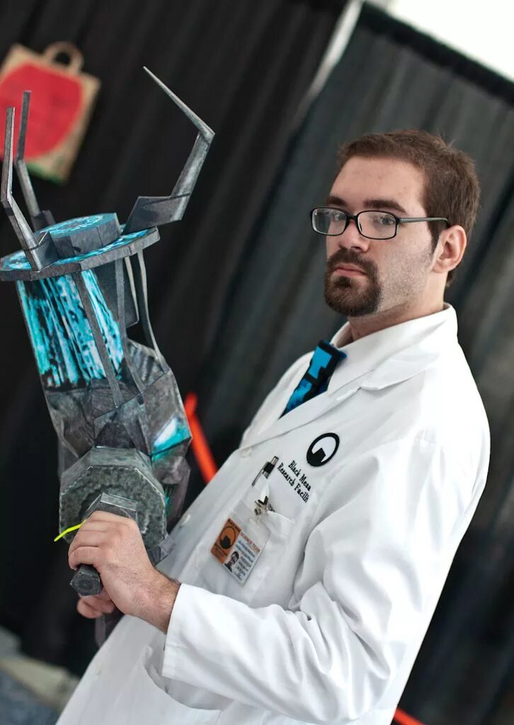 Half life scientist. Gordon Freeman Cosplay. Half Life ученые. Half Life 1 ученый.