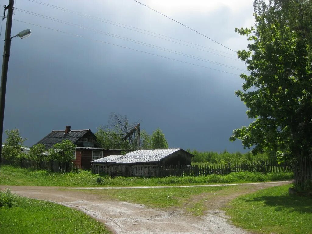 Деревня остров хвойнинский район. Погода в анциферово хвойнинский р он. Село анциферово. Колмошино хвойнинский район. Деревня бережок хвойнинского района.