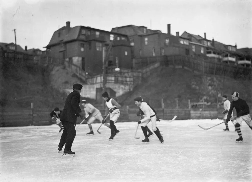 Первая хоккейная команда. Зарождение хоккея в Канаде. Первая хоккейная команда Канады 1904. Первые хоккеисты Канады. Хоккей 19 век.