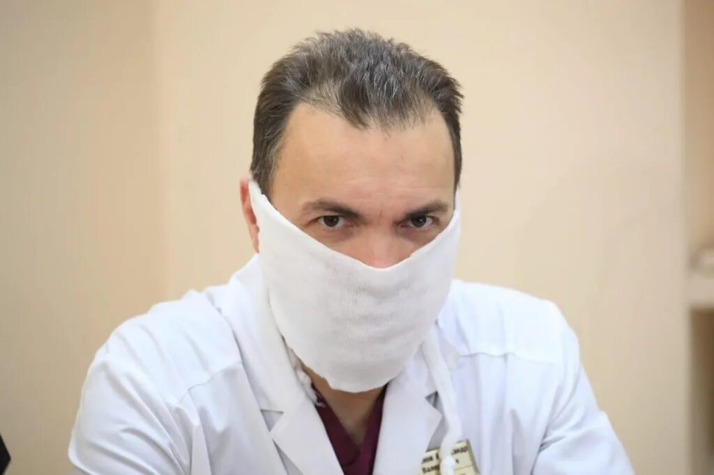 Врачи хирурги иркутска. Нейрохирург Семенов Иркутск.