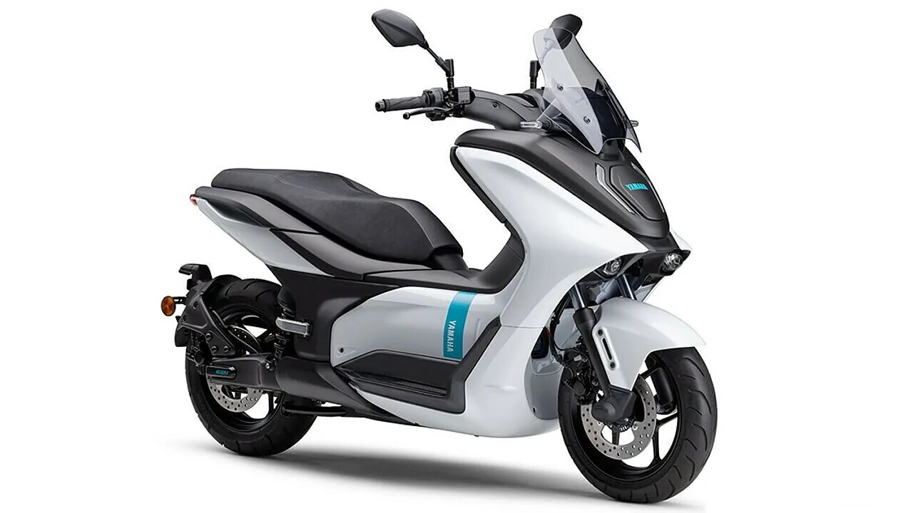 Скутер ямаха 2023. Honda sh 150 silver. Мопед 2023 года. Мопед 2023 года. Scooter 2023.