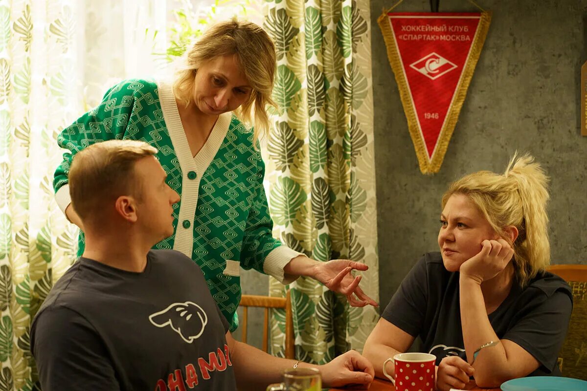 Иванько 2 роли. Иванько сериал. сериал иванько 1 сезон 2 серия. иванько 2 сезон. сериал иванько учительница.