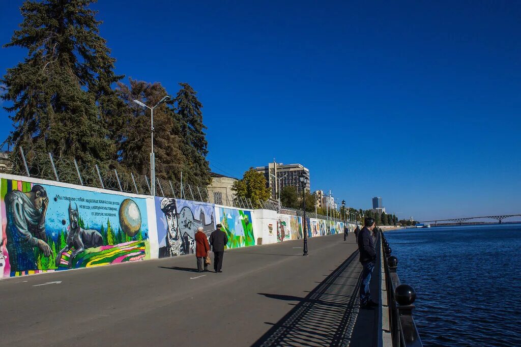 Саратов волга набережная. Новая набережная космонавтов саратов. Достопримечательность набережная космонавтов. Достопримечательности города саратов набережная космонавтов. Саратов волга набережная.