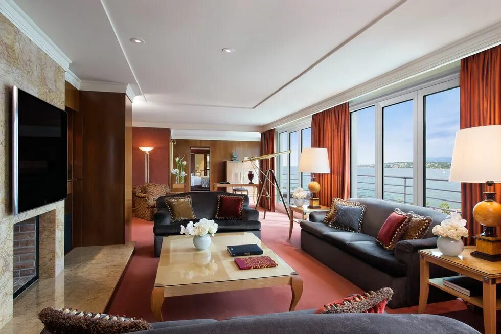 Check Out Your Favourite Celebrities Spots in UAE Abu dhabi, Mansions, Palace