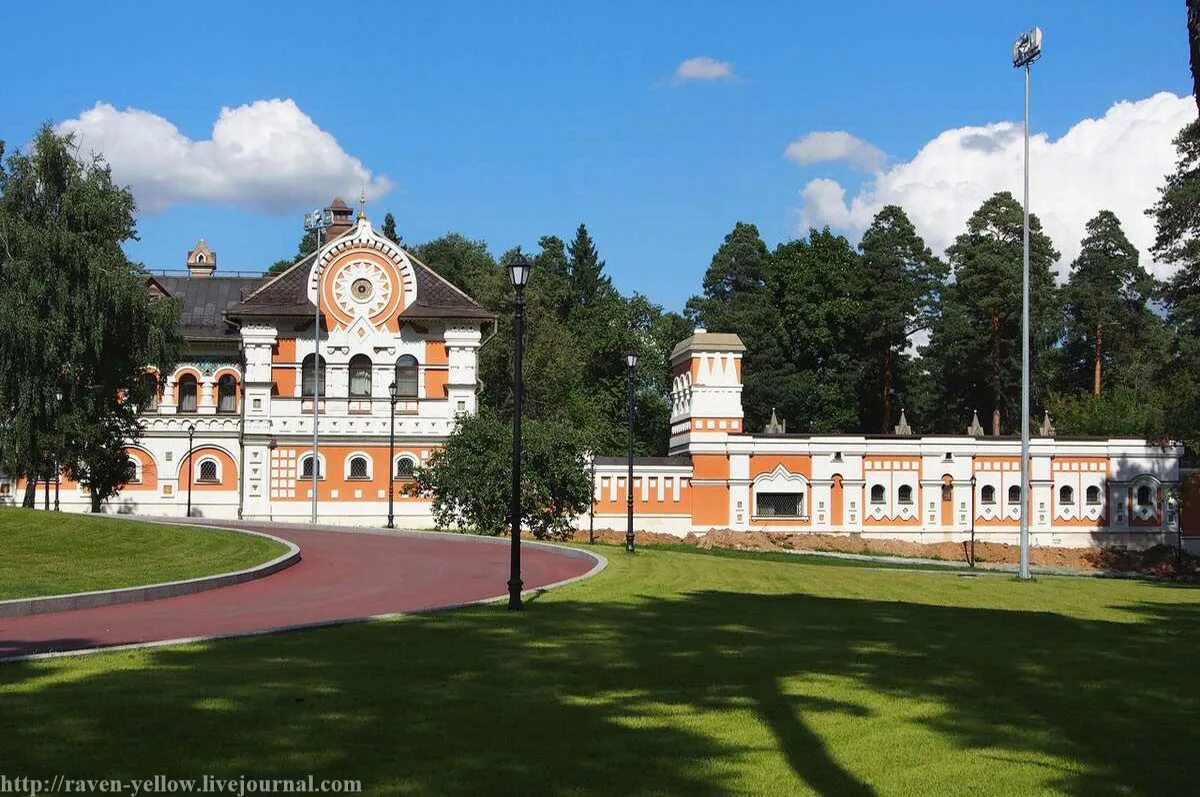 Резиденция патриарха (усадьба лукино). Резиденция патриарха кирилла в переделкино. Резиденция патриарха кирилла в москве переделкино. Резиденция патриарха кирилла в переделкино. Резиденция патриарха (усадьба лукино).