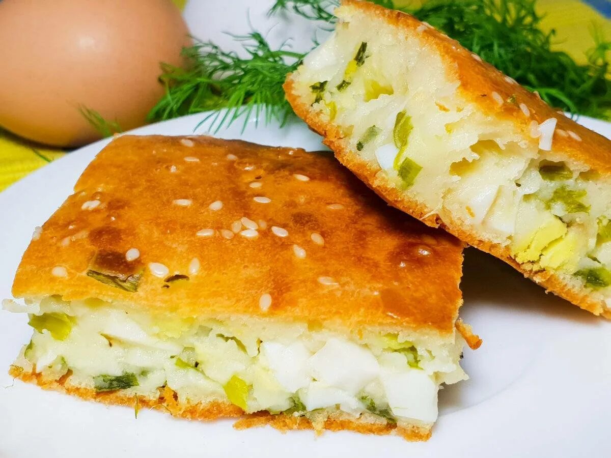 Луковый пирог заливной самый. Пирог с зел луком и яйцом. заливной пирок с зеленым луком. заливной пирог с луком и яйцом. заливной пирог с яйцом и зеленым луком.