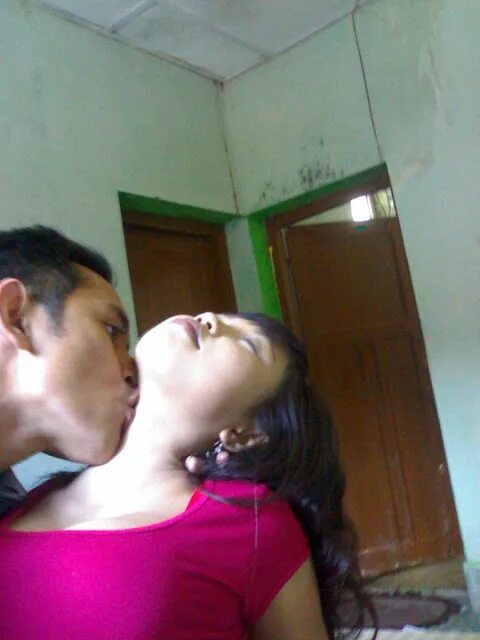 Bokep pacaran. Ciuman terenak. Smp anak индонезийка. Abg kiss. Bocil sd ciuman.
