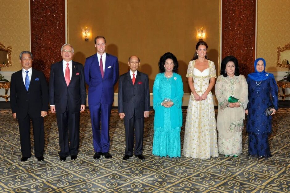 Принц уильям стиль одежды. Кембриджи герцог и герцогиня с детьми 2021. Ягодицы принца гарри. Visiting prince. Принц гарри и меган маркл последние новости на сегодня 2020 года.