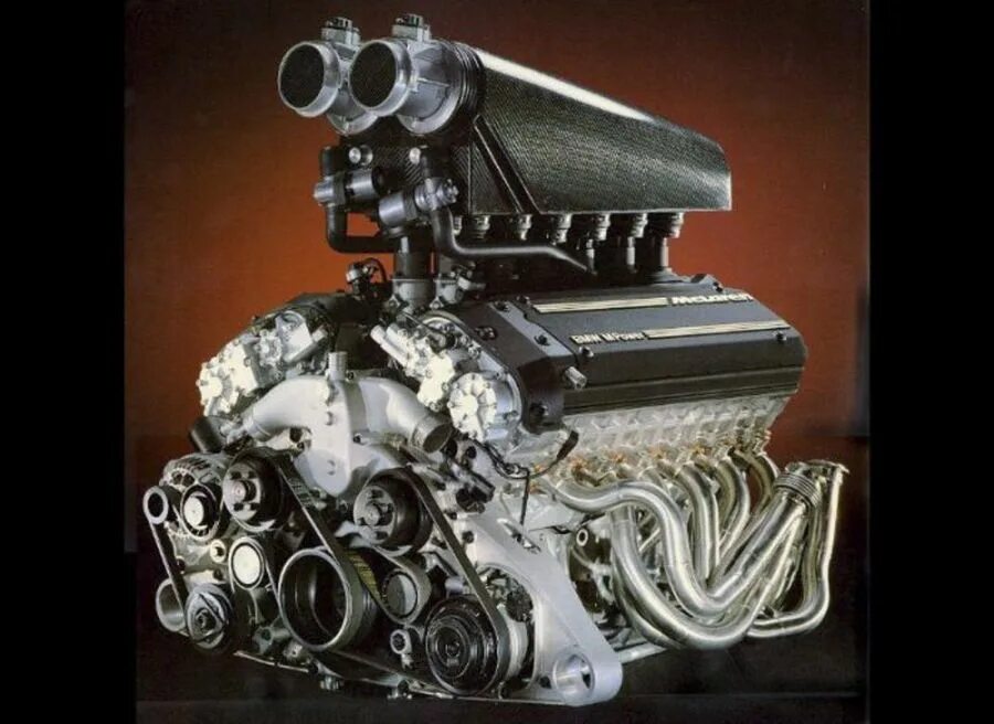 12 двиг. Мотор v12 BMW. V12 двигатель BMW. Мотор Дабл v12. БМВ 7 v12 мотор.