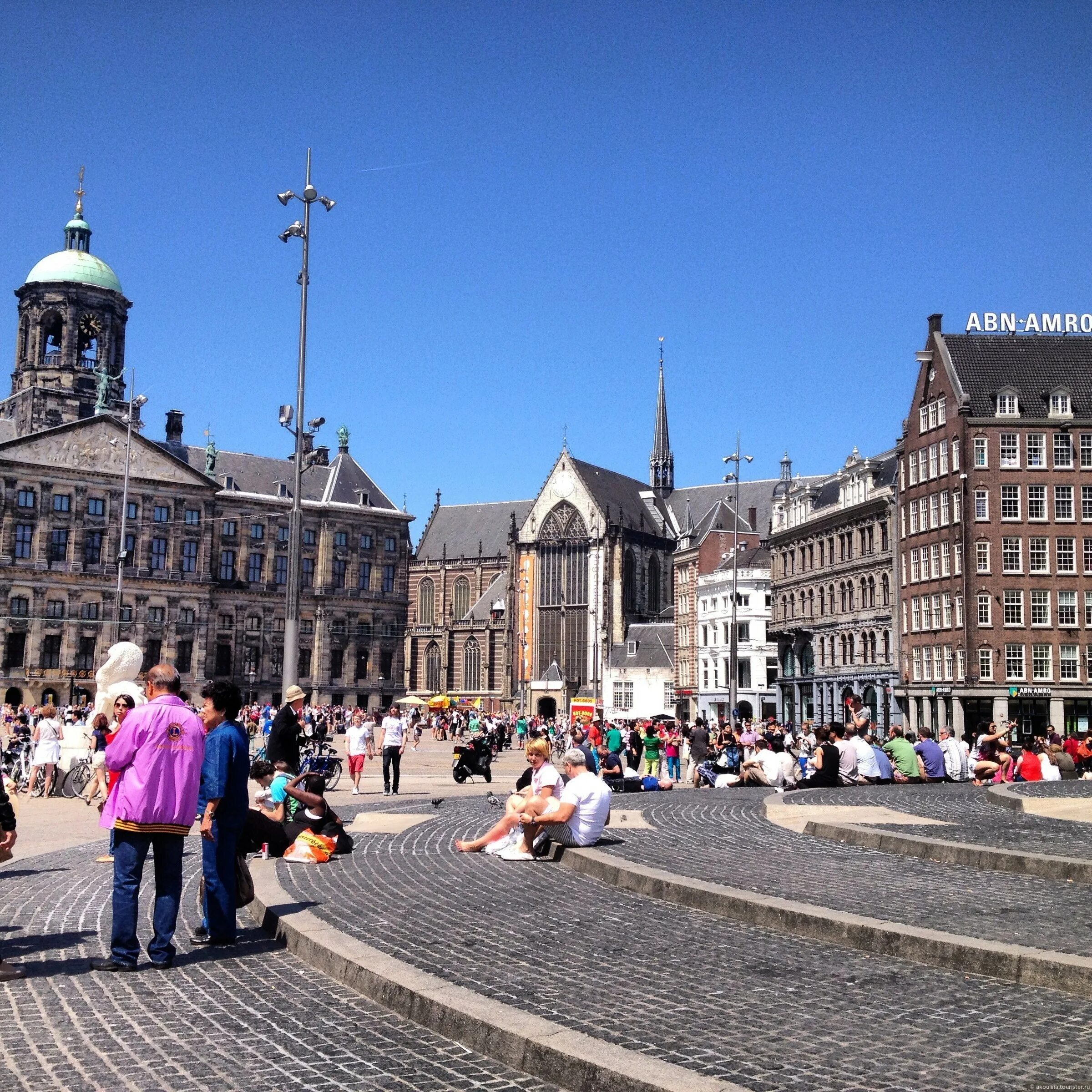 Нидерланды площадь. Амстердам главная площадь. Амстердам центральная площадь города. Музейный квартал в амстердаме. Амстердам площадь.