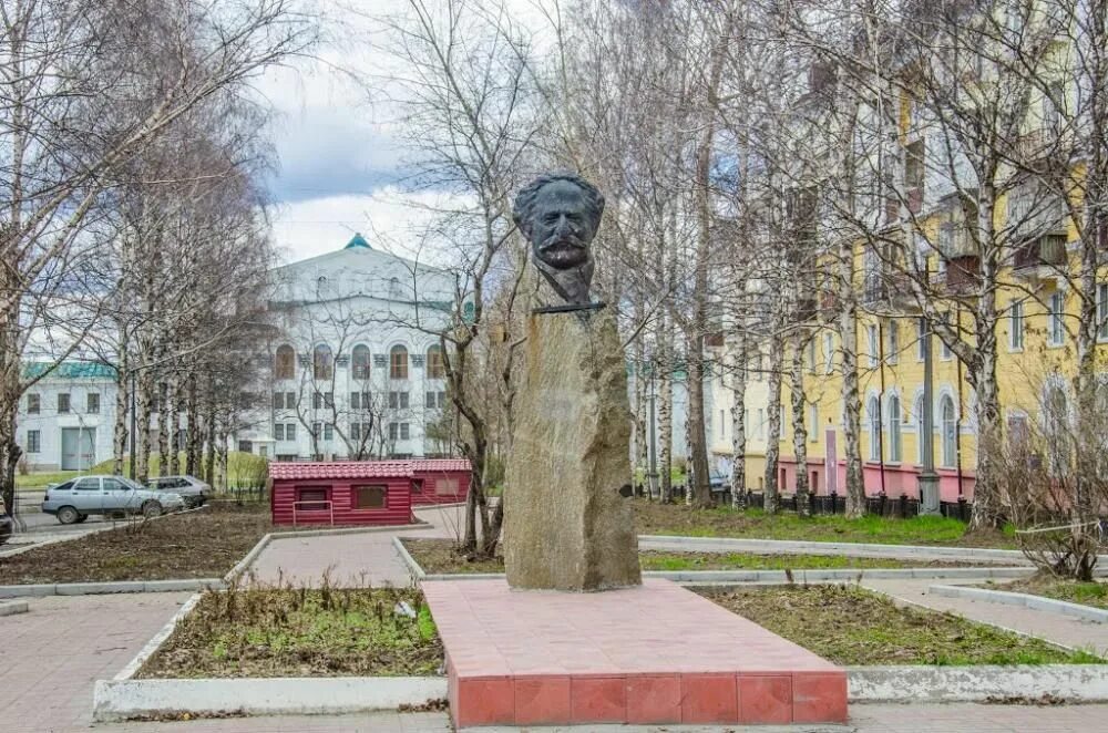 Памятник Серго Орджоникидзе. Памятник Орджоникидзе Нижний Тагил. Серго Орджоникидзе памятник в Нижнем Тагиле. Памятник Серго Орджоникидзе Магнитогорск. Орджоникидзе борисов