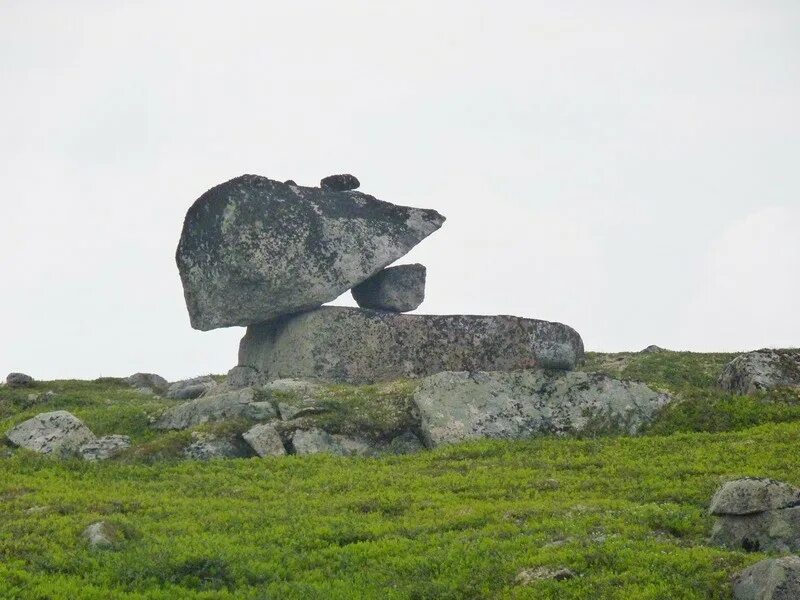 Сейды вороний камень. Сейды териберка. Камни в мурманске. Камни в мурманске. Вороний камень мурманск.