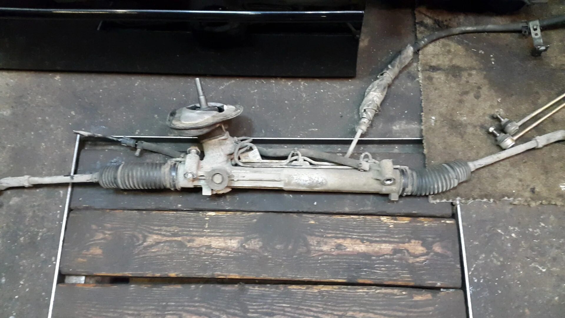 Рулевая рейка форд мондео 2. Рейка форд мондео 3. Рулевая рейка форд мондео 1. Подтяжка рулевой рейки форд мондео 4. Форд мондео замена рулевой рейки.