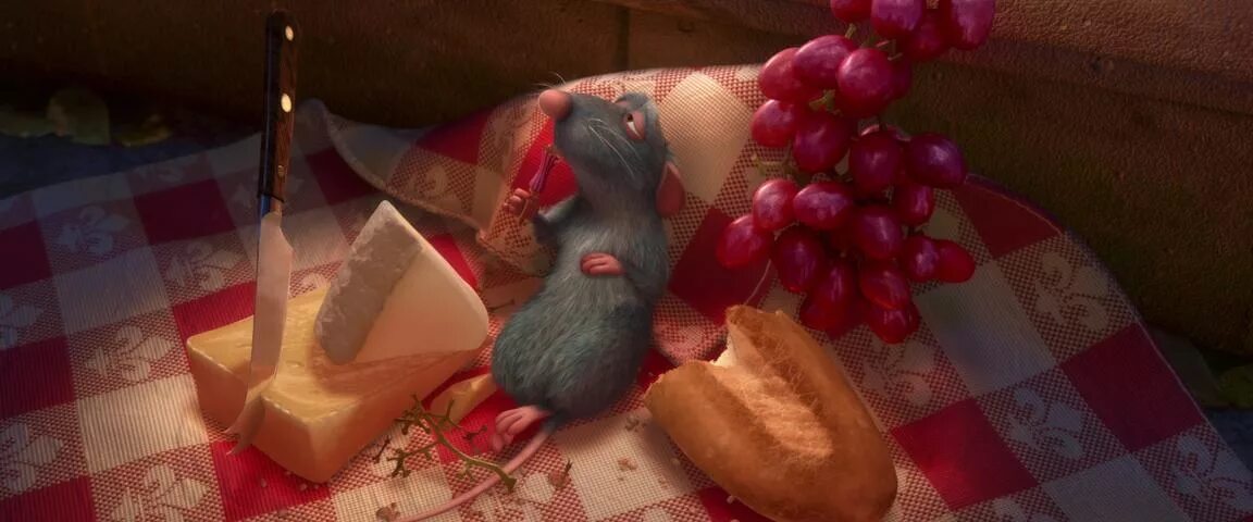 Можно крысам клубнику. Мышь Рататуй с сыром. Мышь из рататуя с сыром. Рататуй крыса ест. Мыр из мультика Рататуй.