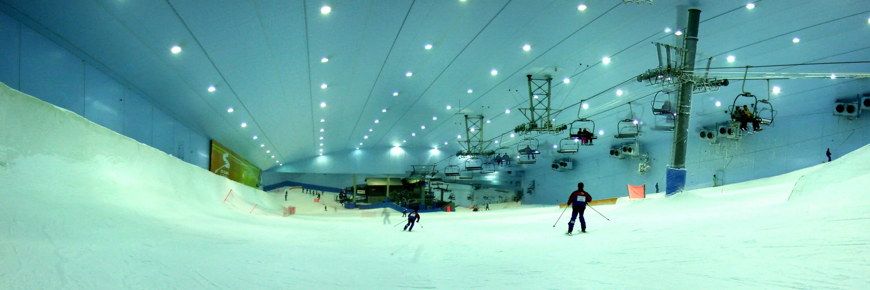 Дубай горнолыжный. Ski Dubai Дубай. Горнолыжный комплекс Скай Дубай. Дубай Молл лыжная трасса. Молл Эмиратов и горнолыжный комплекс «ски Дубай».