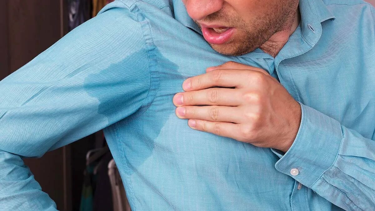 Почему повышенная потливость. Повышенная потливость. потные подмышки. потная рубашка. потная рубашка мужская.