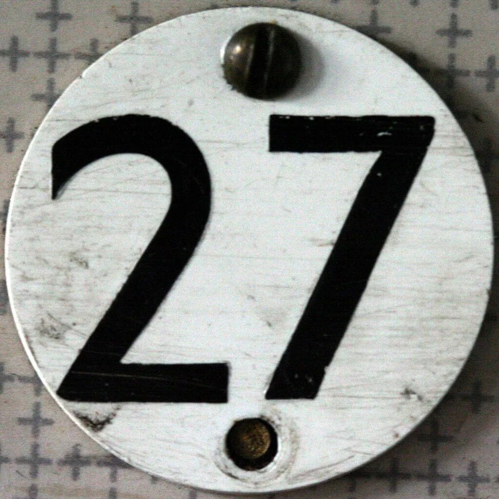 В 27 лет образования. Цифра 27. 27 лет день рождения. 27 число фото. осталось 27 дней.