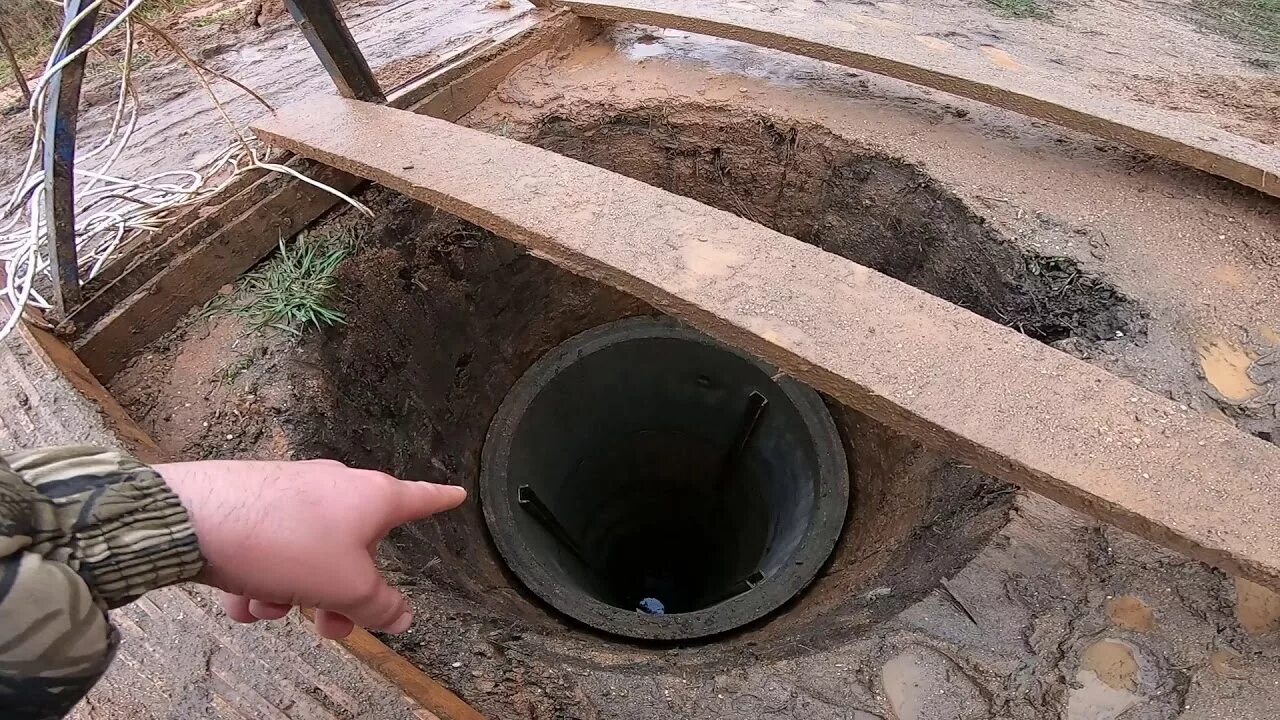 Колодец шаховском районе. Стакан для колодца. колодец стаканчик. копка колодца в шаховском районе. стакан колодезный.