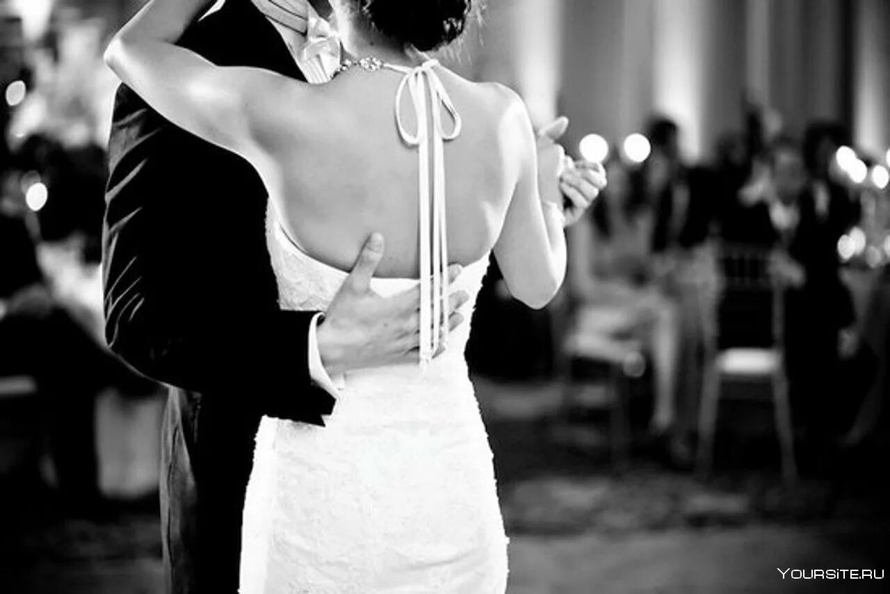 Вальс девушек. Танго спортивные бальные танцы. Парень и девушка танцуют. Аниме танцы. Вальс девушек.