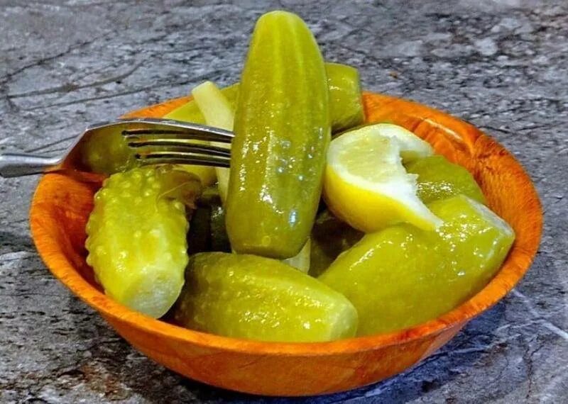 Огурцы с лимонкой на зиму. Огурцы на зиму с лимонной кислотой на 1. Рецепт огурцов с лимоном. Консервирование огурцы с лимоном. Консервированные огурцы с лимоном.