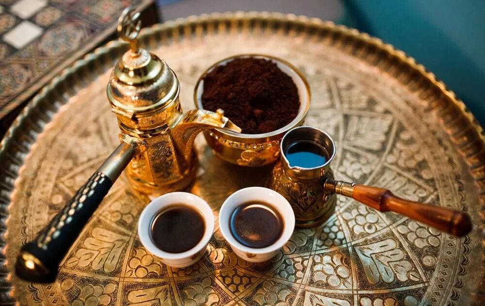Кофейная церемония в арабских странах. Кофе по-восточному (черный с гущей). Кофе по арабски. Кофе в арабском стиле. Кофе в Восточном стиле.