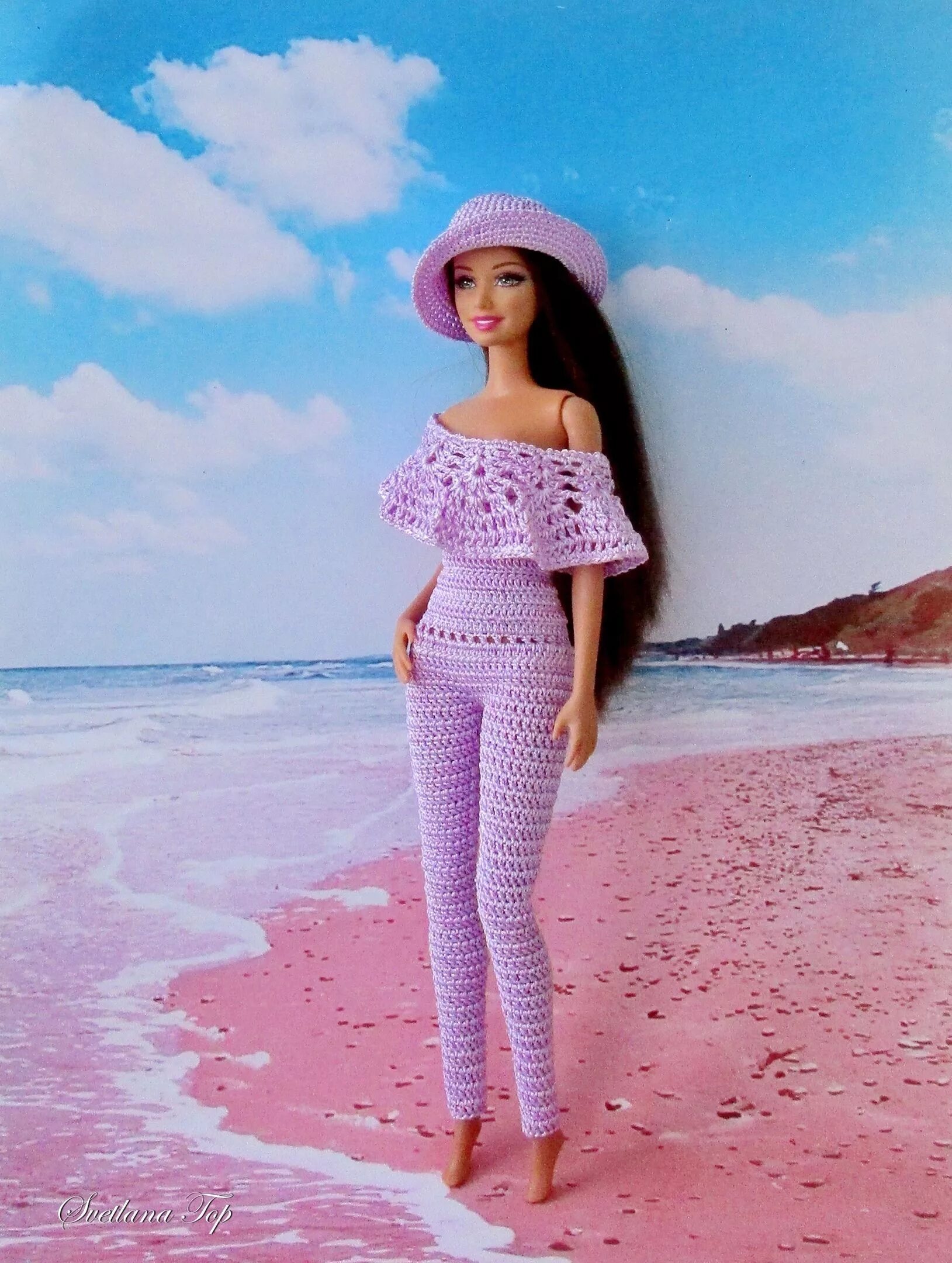 Одежда для кукол барби. Вязаная одежда для кукол барби. Вязаные платья для барби. Вязаные платья для барби. Одежда связанная для кукол барби.