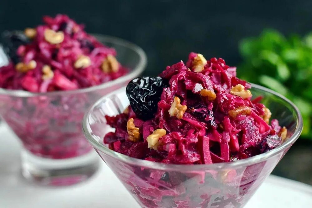 красная гурийская капуста. овощной салат со свеклой. способы приготовления свёклы. капуста квашеная по гурийски гурийски со свеклой. салат пиковая дама.