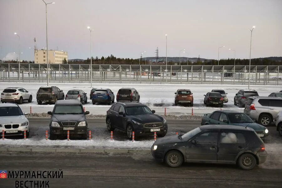 Автопарковка аэропорт мурманск. Стоянка в мурманске. Стоянка в мурманске. Автостоянки в аэропорту мурманска. Мурманск въезд.
