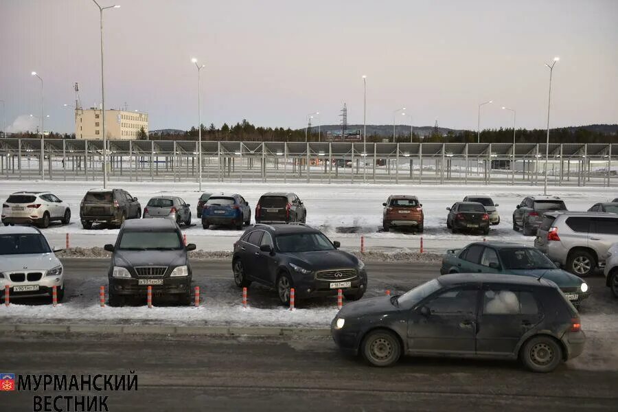 Мурманск цшп движения по счету. Стоянка в аэропорту Мурманска. Аэропорт Мурманск полоса. Привокзальная площадь Мурманск. Мурманск Вокзальная площадь к.