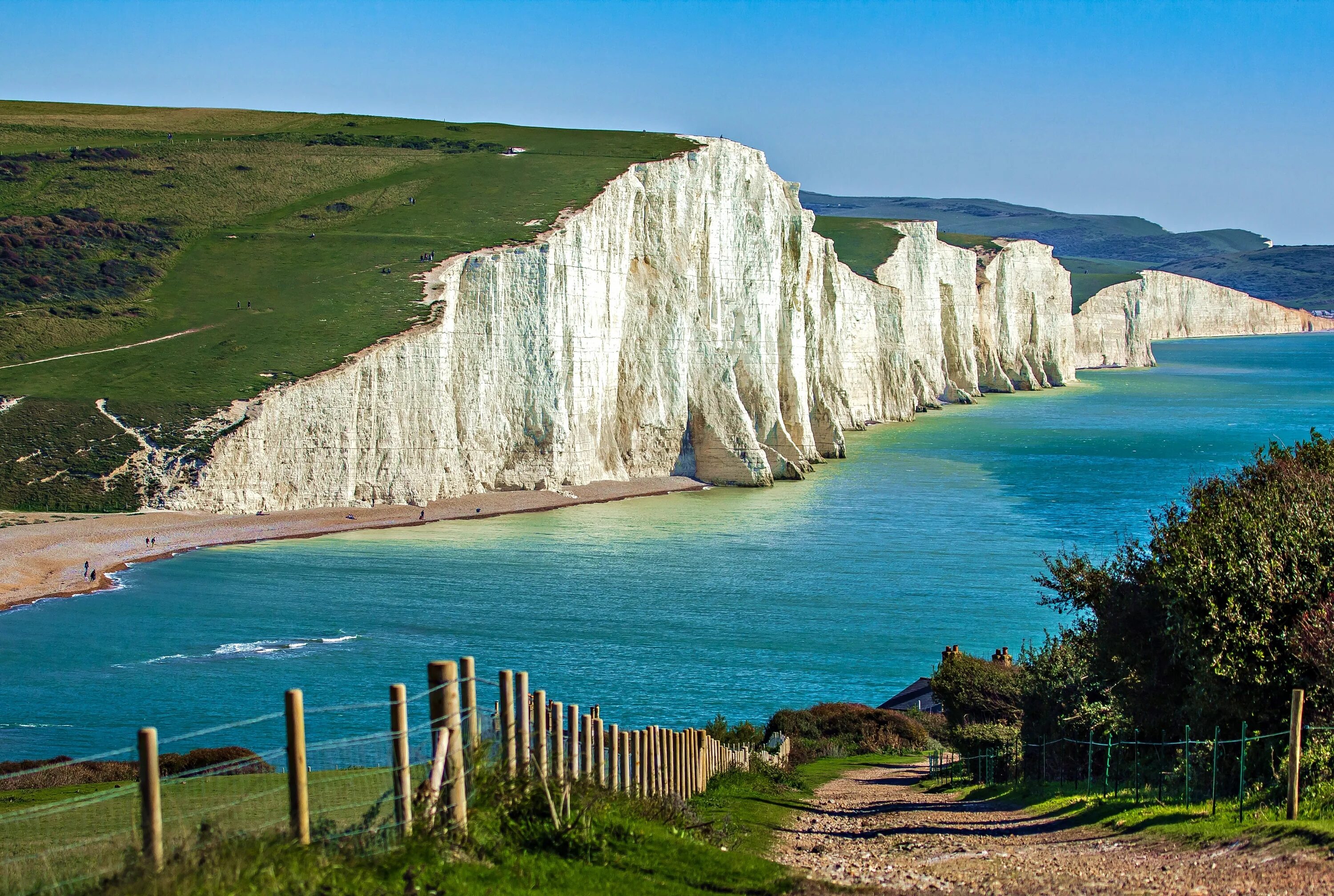 Seas of britain. Скалы семь сестёр, Сассекс, Англия. Скалы Дувра в Англии. Белые скалы Дувра в Англии. Дувр White Cliffs.