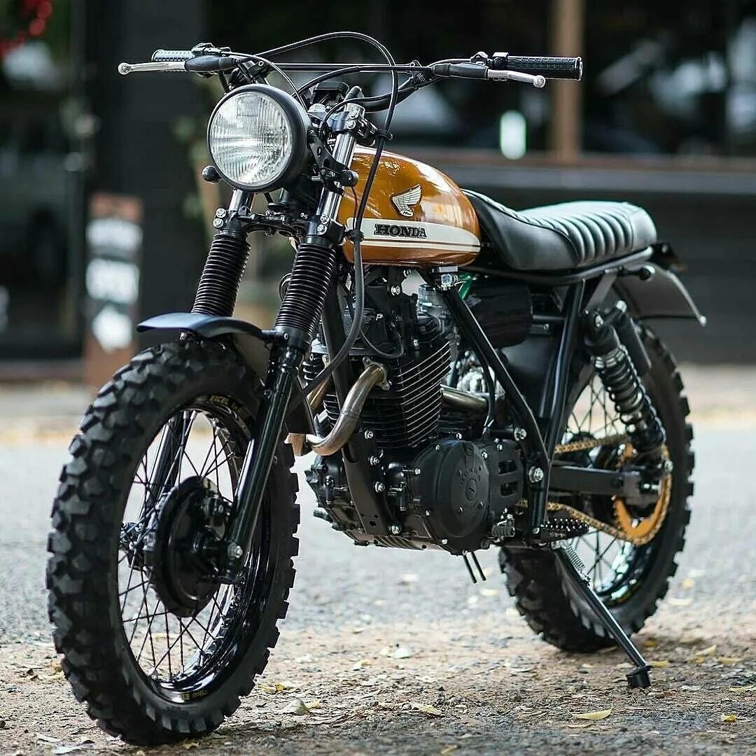 Скремблер 175. Мотоцикл триумф скремблер 250. Ktm duke 390 custom. Альфа кольт скрамблер. Мопед кольт скремблер 2023.