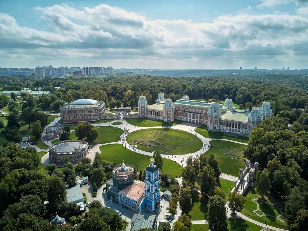 Стоит в царицыно. Музей усадьба Царицыно. Дворцово-парковый ансамбль Царицыно 2021. Царицыно музей-заповедник экскурсии. Площадь парка Царицыно.